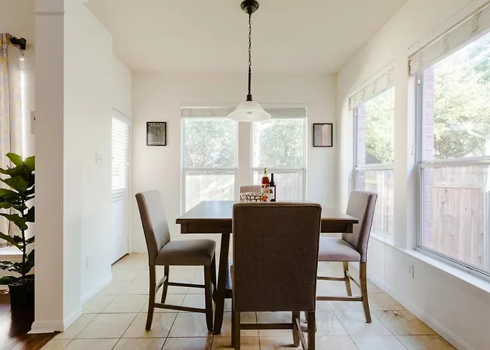 Family Retreat 4br 3ba Close To Shopping And Attractions Sleeps 10 Holiday home Round Rock