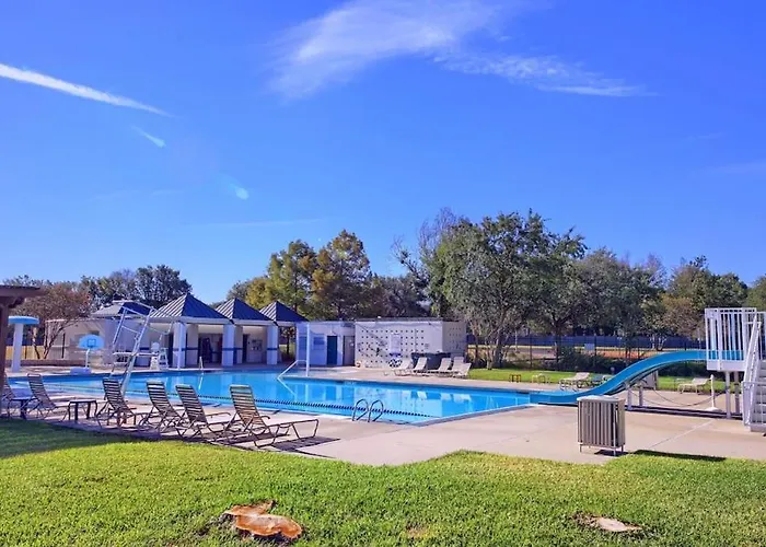 Family Retreat 4br 3ba Close To Shopping And Attractions Sleeps 10 Holiday home Round Rock