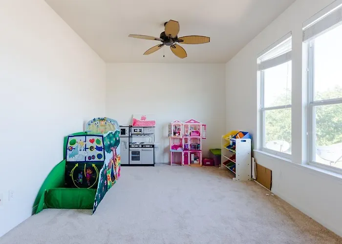 Holiday home Family Retreat 4br 3ba Close To Shopping And Attractions Sleeps 10 Round Rock