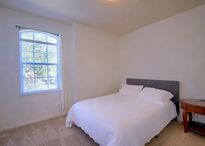 Holiday home Family Retreat 4br 3ba Close To Shopping And Attractions Sleeps 10 *