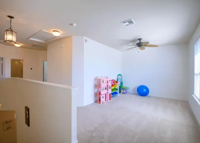 Family Retreat 4br 3ba Close To Shopping And Attractions Sleeps 10 *
