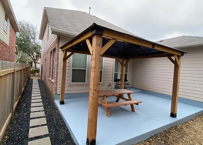 Holiday home Family Retreat 4br 3ba Close To Shopping And Attractions Sleeps 10 Round Rock