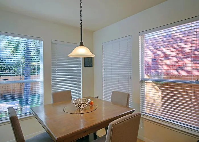 Family Retreat 4br 3ba Close To Shopping And Attractions Sleeps 10