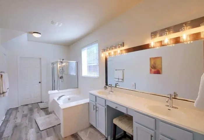Holiday home Family Retreat 4br 3ba Close To Shopping And Attractions Sleeps 10 Round Rock