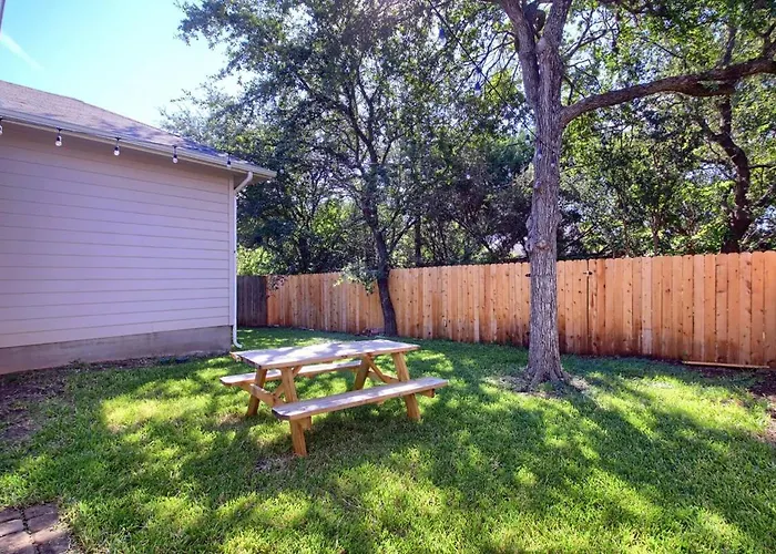 Holiday home Family Retreat 4br 3ba Close To Shopping And Attractions Sleeps 10 *