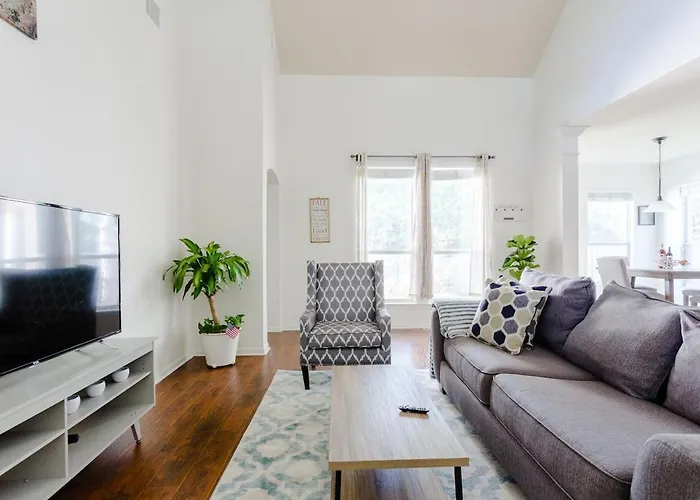 Family Retreat 4br 3ba Close To Shopping And Attractions Sleeps 10 Holiday home Round Rock